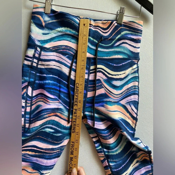 Vuori high waisted multi colour leggings  Sz 27" (M/L) - Picture 8 of 9